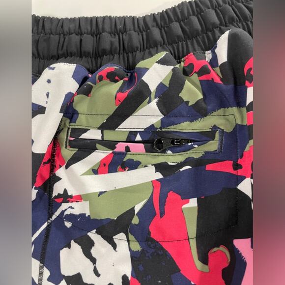 Lululemon Hotty Hot Shorts Pop Cut Boom Vibrant Colors Athletica Size 10 - Picture 8 of 10